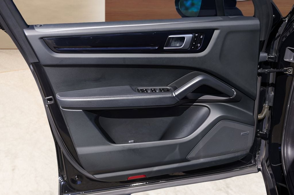 2020 Porsche Cayenne E-Hybrid Base