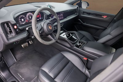 2025 Porsche Cayenne Coupe GTS