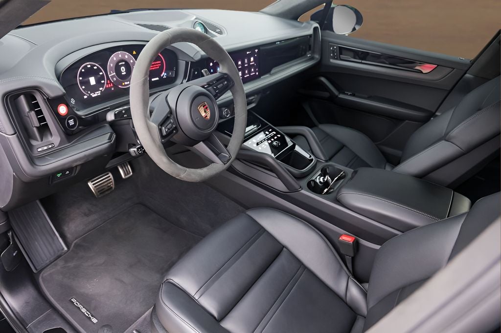 2025 Porsche Cayenne Coupe GTS