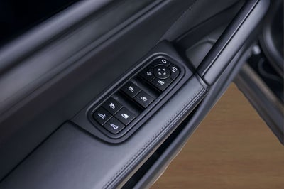 2025 Porsche Cayenne Coupe GTS