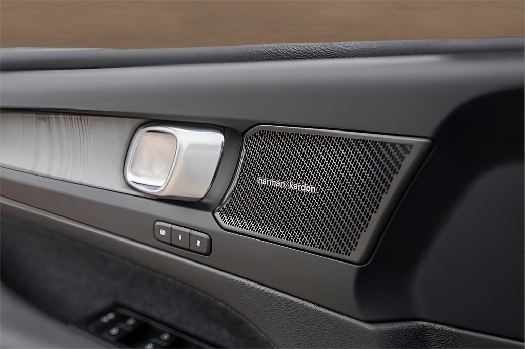 2024 Volvo XC40 Ultimate