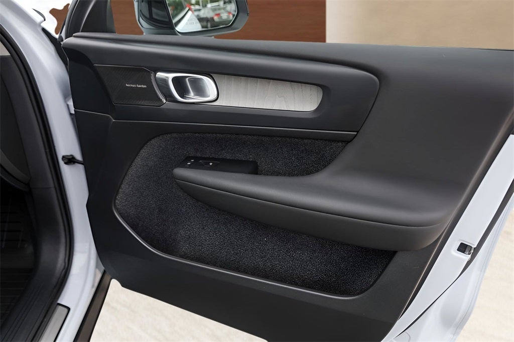 2024 Volvo XC40 Ultimate