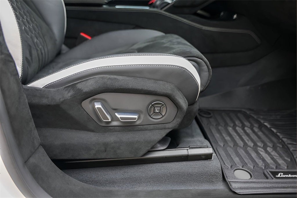 2024 Lamborghini Urus Performante