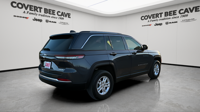 2022 Jeep Grand Cherokee Laredo