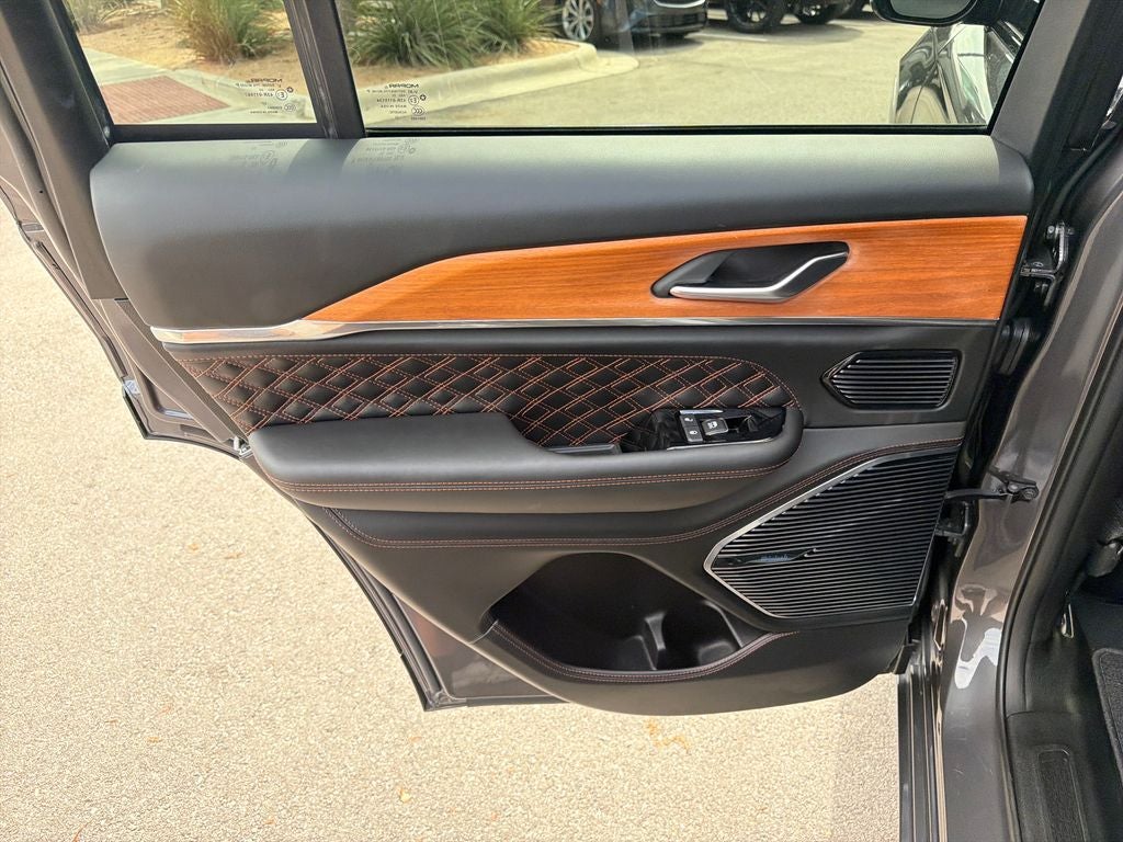 2023 Jeep Grand Cherokee Summit Reserve