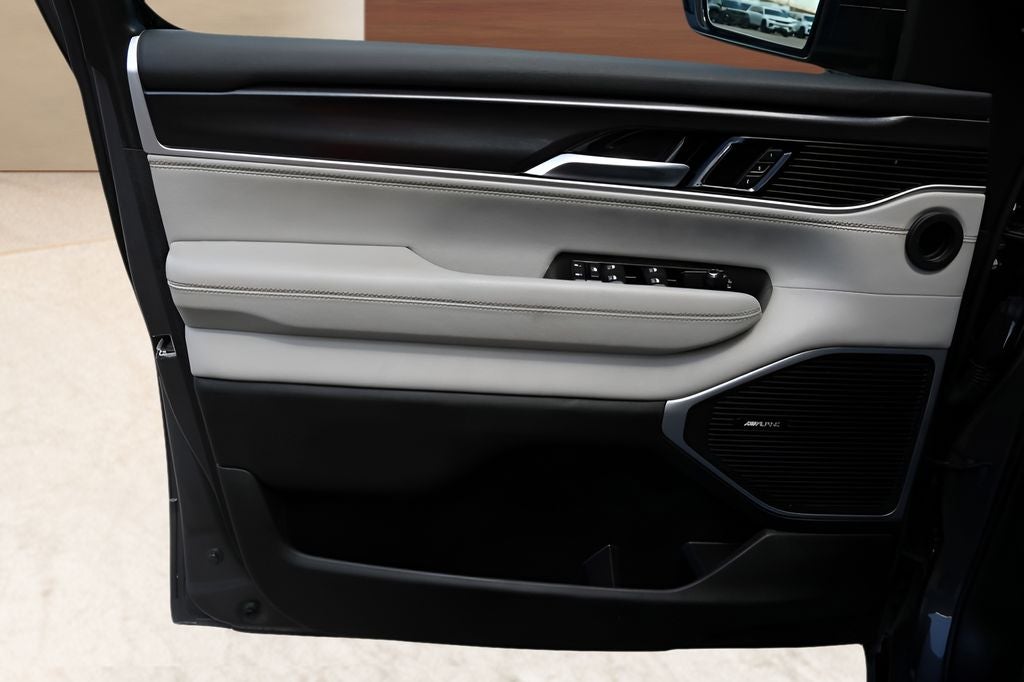 2024 Jeep Wagoneer Base
