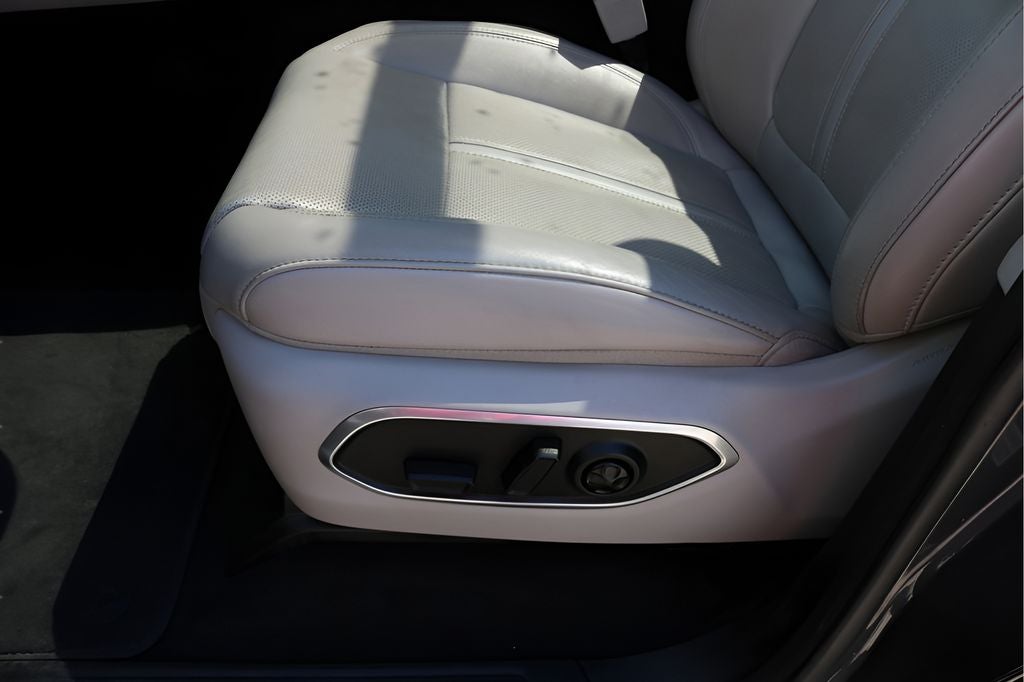 2024 Jeep Wagoneer Base