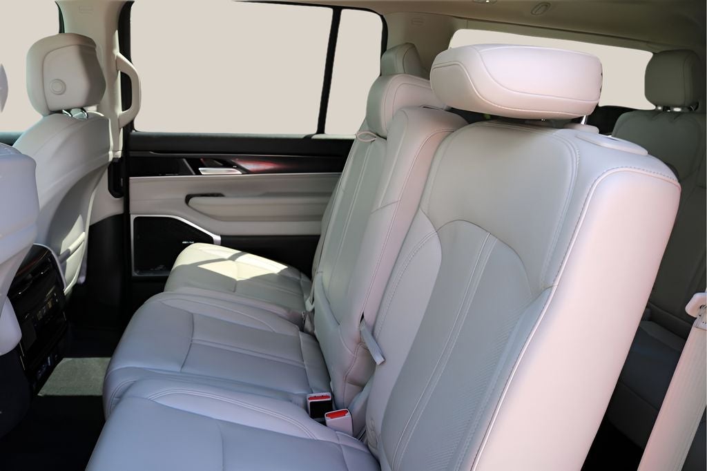 2024 Jeep Wagoneer Base