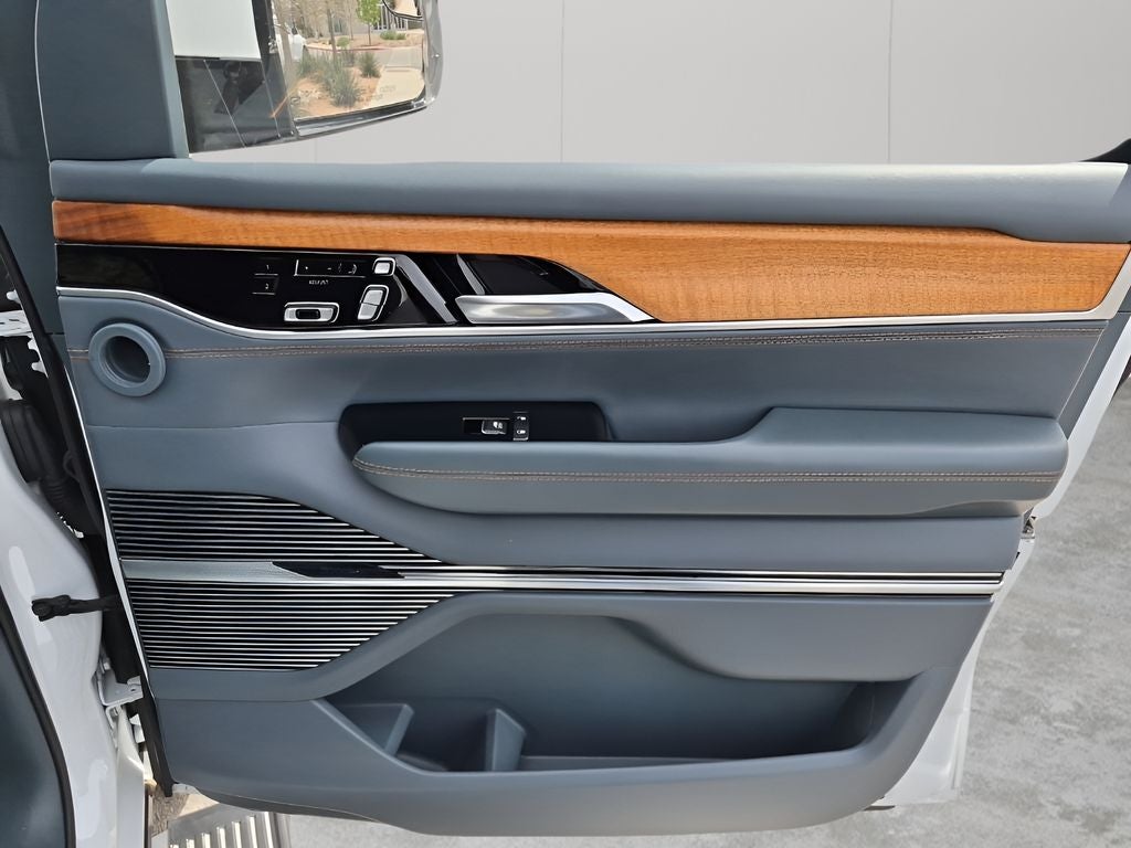 2022 Jeep Grand Wagoneer Series II