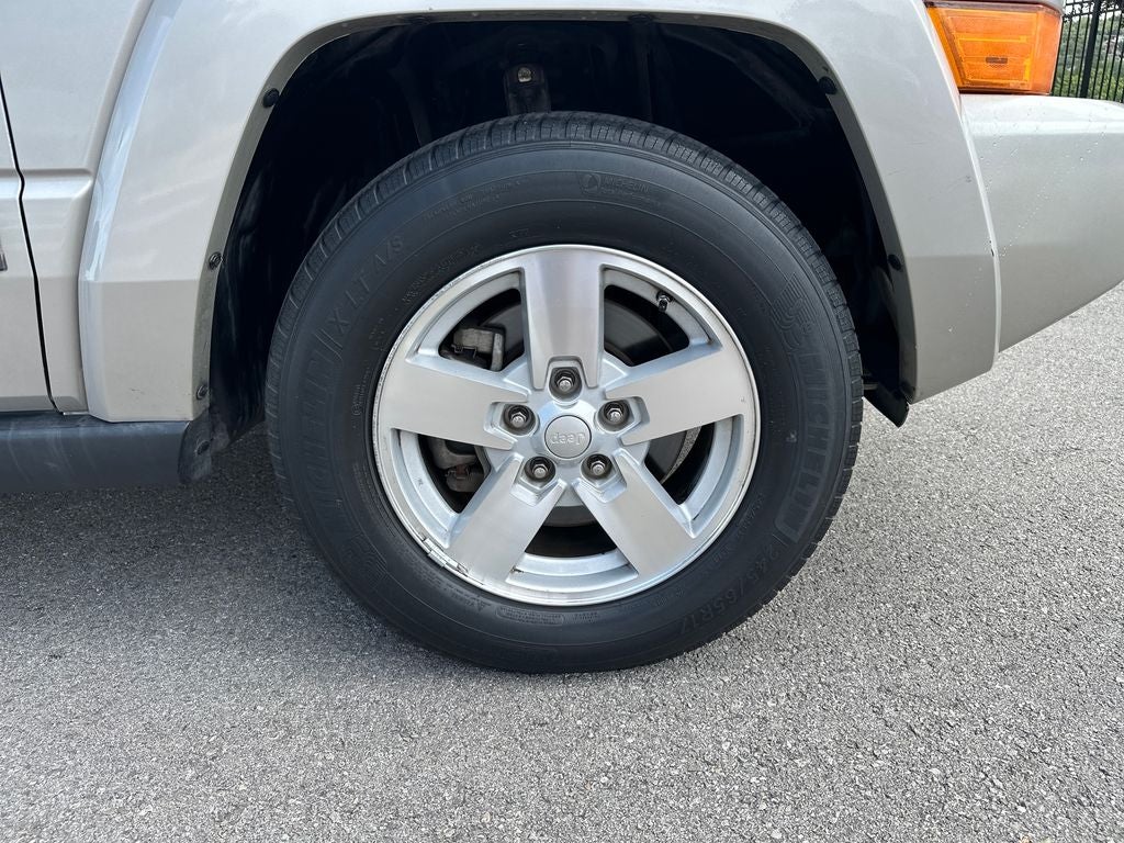 2008 Jeep Commander Sport