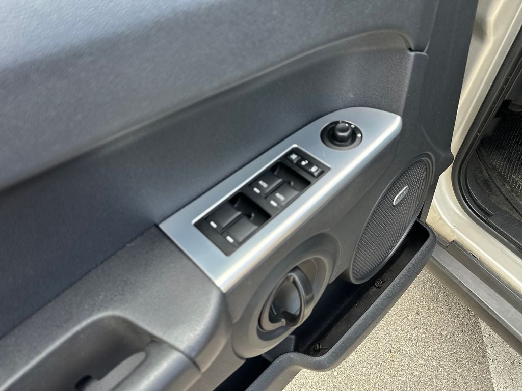 2008 Jeep Commander Sport