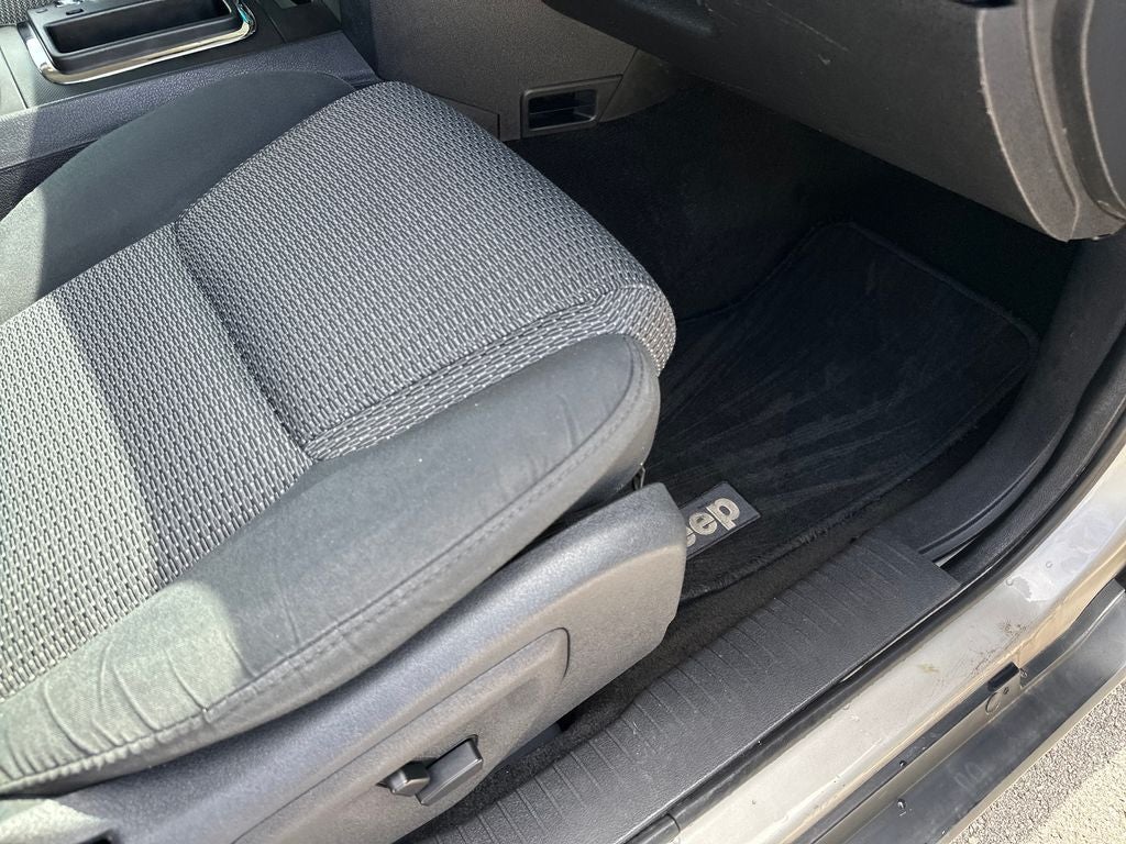 2008 Jeep Commander Sport