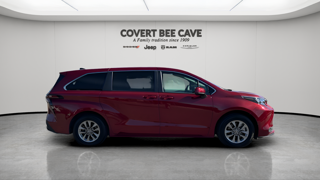 2025 Toyota Sienna LE 8 Passenger