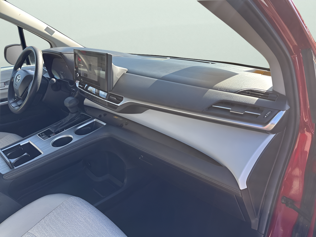2025 Toyota Sienna LE 8 Passenger