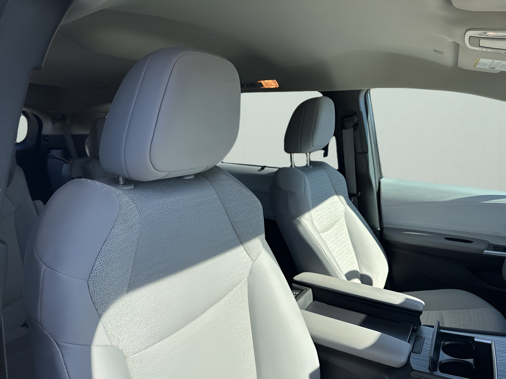 2025 Toyota Sienna LE 8 Passenger