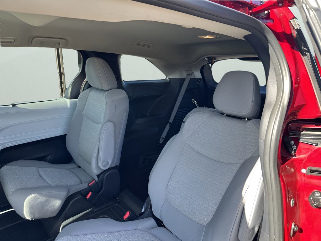 2025 Toyota Sienna LE 8 Passenger