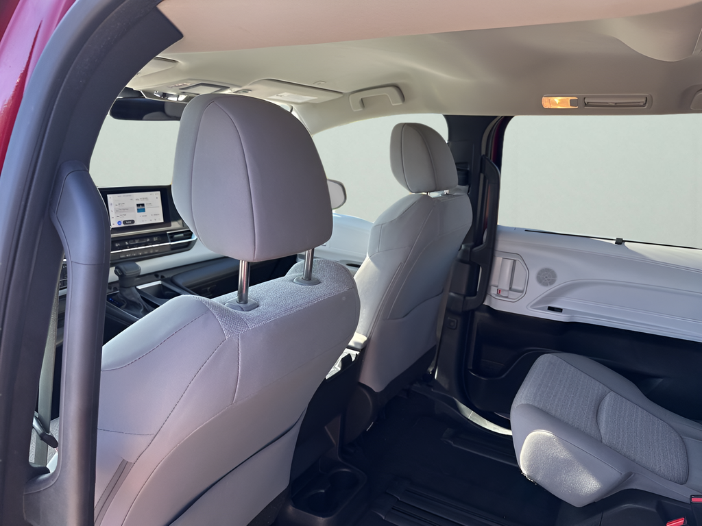 2025 Toyota Sienna LE 8 Passenger