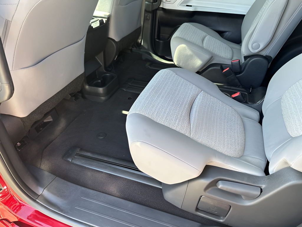 2025 Toyota Sienna LE 8 Passenger
