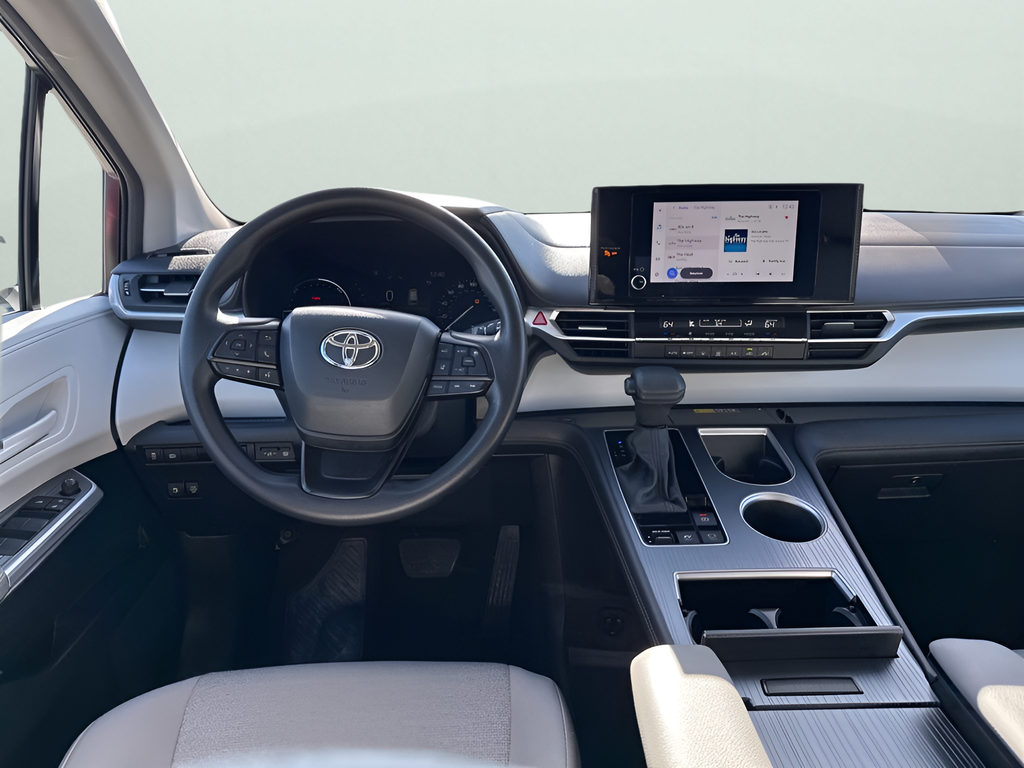 2025 Toyota Sienna LE 8 Passenger