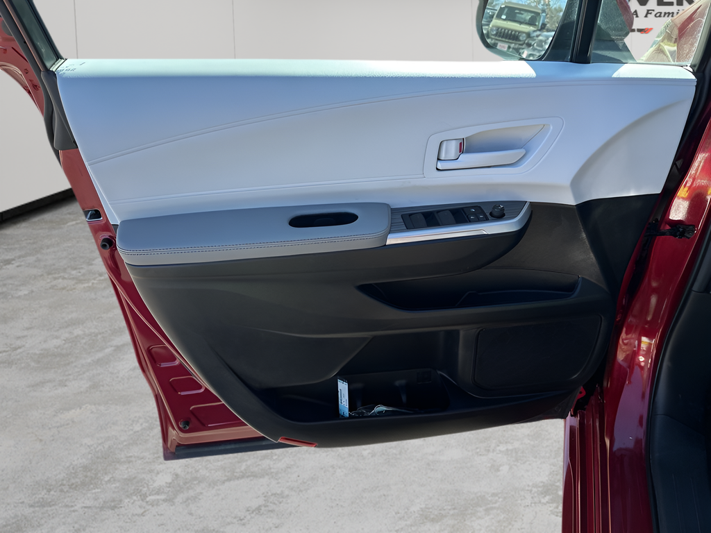 2025 Toyota Sienna LE 8 Passenger