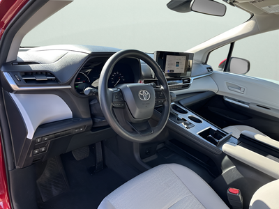 2025 Toyota Sienna LE 8 Passenger