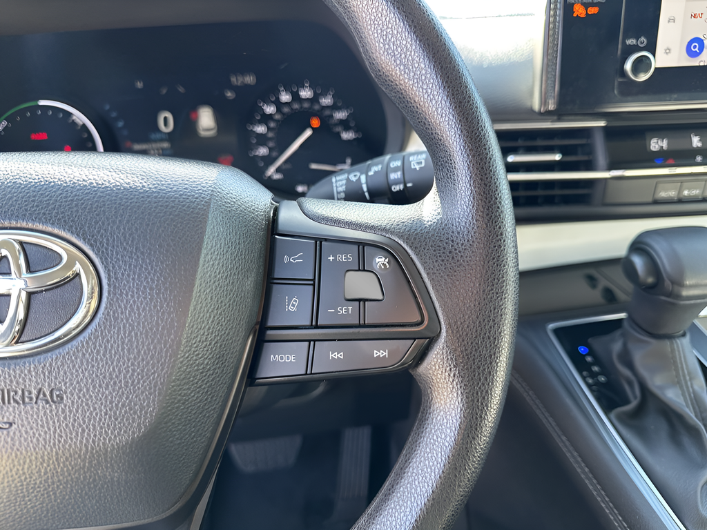 2025 Toyota Sienna LE 8 Passenger