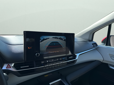 2025 Toyota Sienna LE 8 Passenger