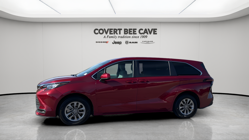 2025 Toyota Sienna LE 8 Passenger