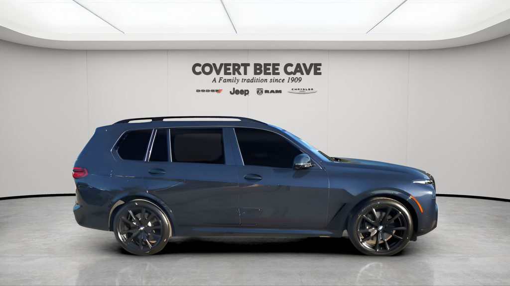 2023 BMW X7 M60i