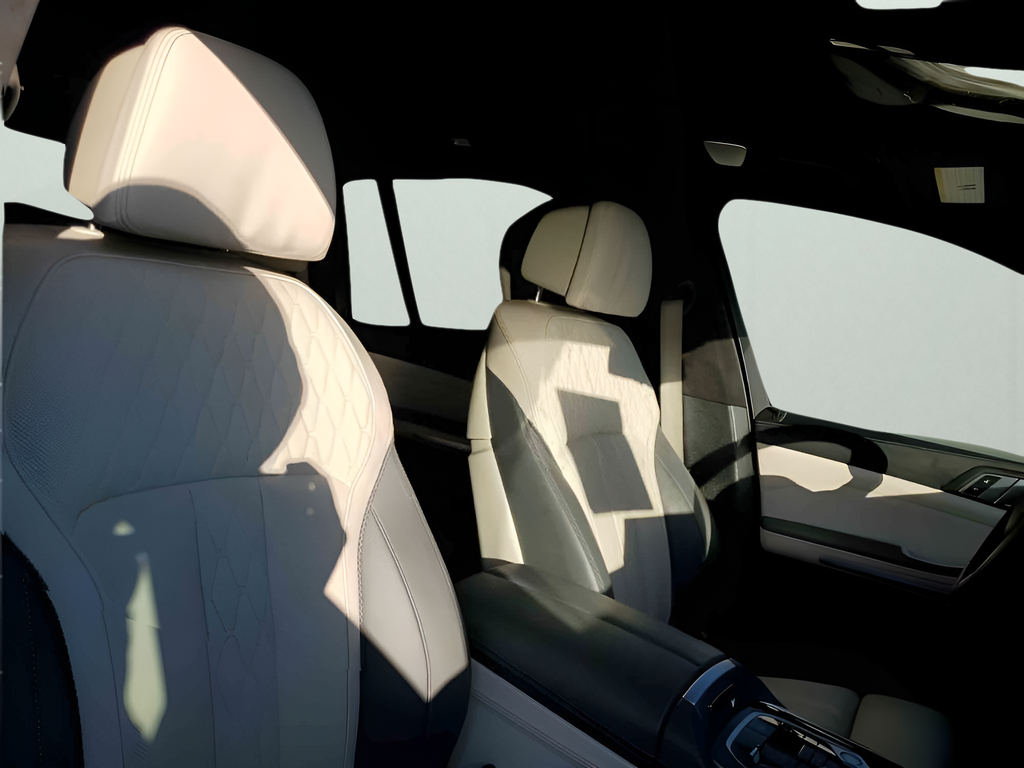 2023 BMW X7 M60i