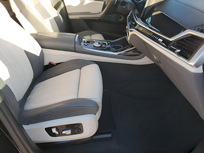 2023 BMW X7 M60i