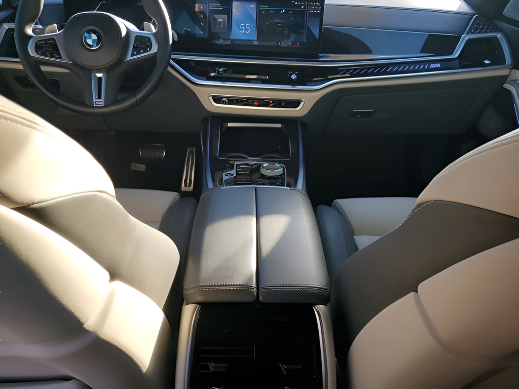 2023 BMW X7 M60i