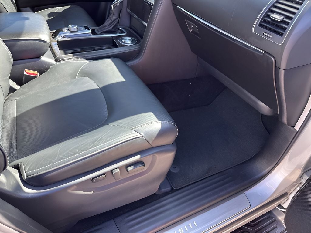 2023 INFINITI QX80 LUXE