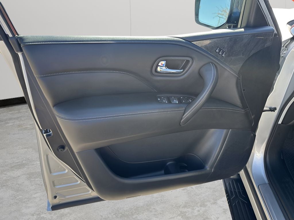2023 INFINITI QX80 LUXE