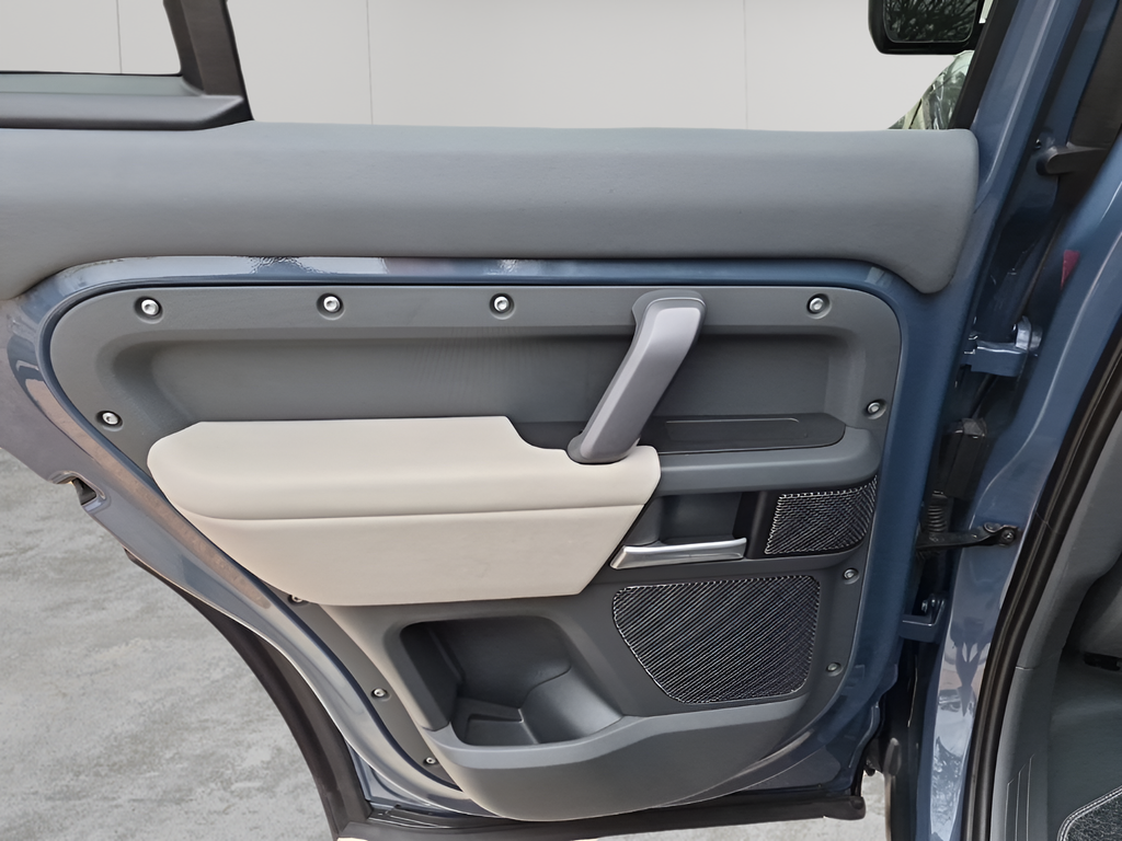 2024 Land Rover Defender 110 X-Dynamic SE