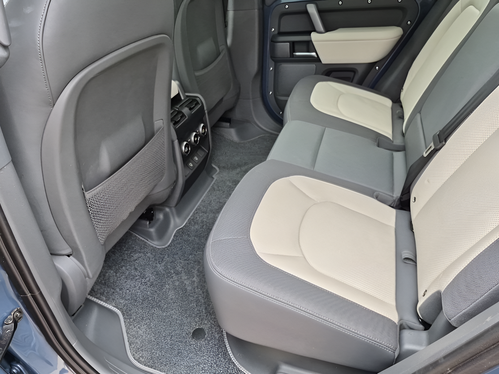 2024 Land Rover Defender 110 X-Dynamic SE