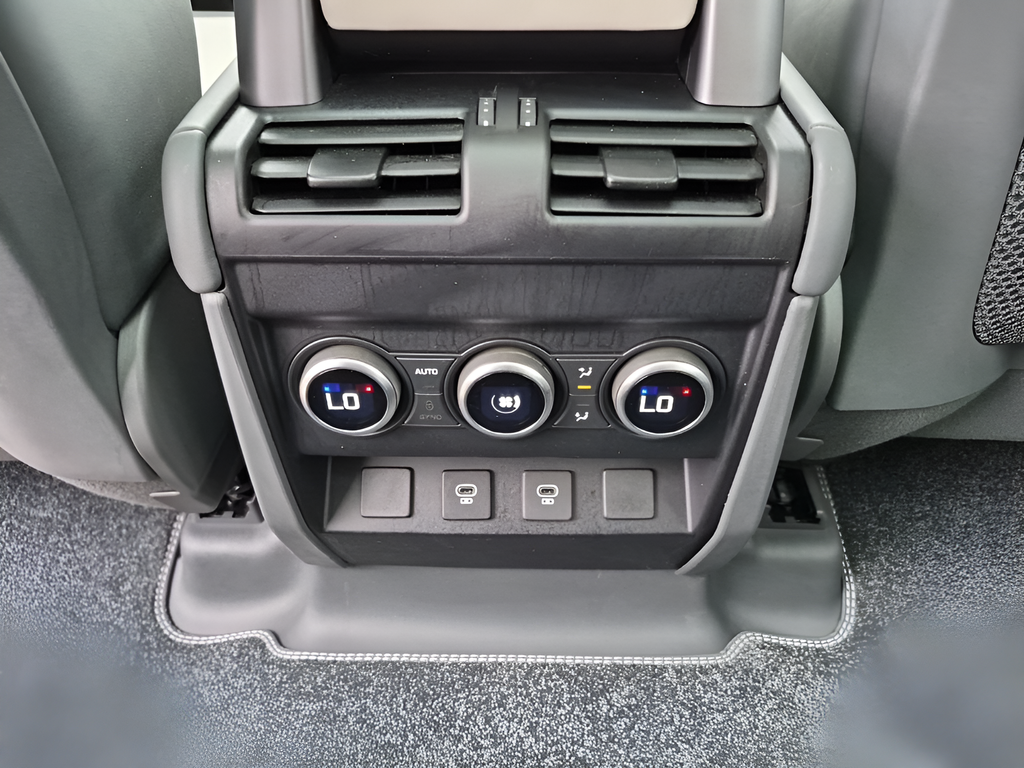 2024 Land Rover Defender 110 X-Dynamic SE