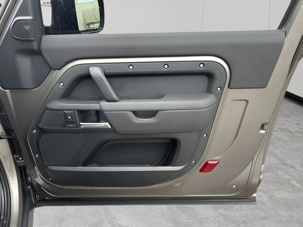 2025 Land Rover Defender 90 S