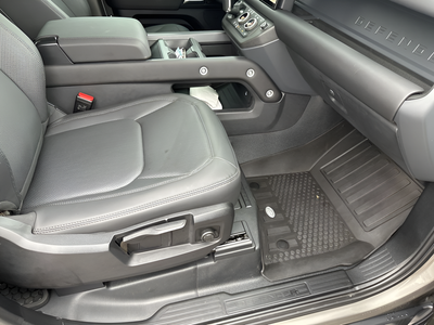 2025 Land Rover Defender 90 S