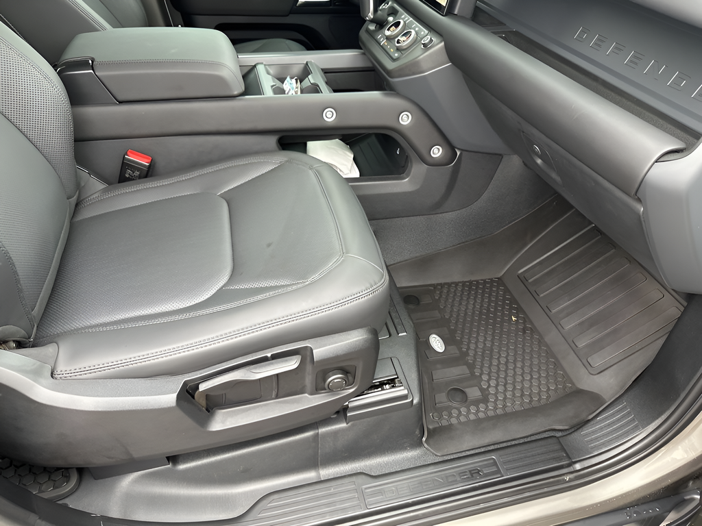 2025 Land Rover Defender 90 S