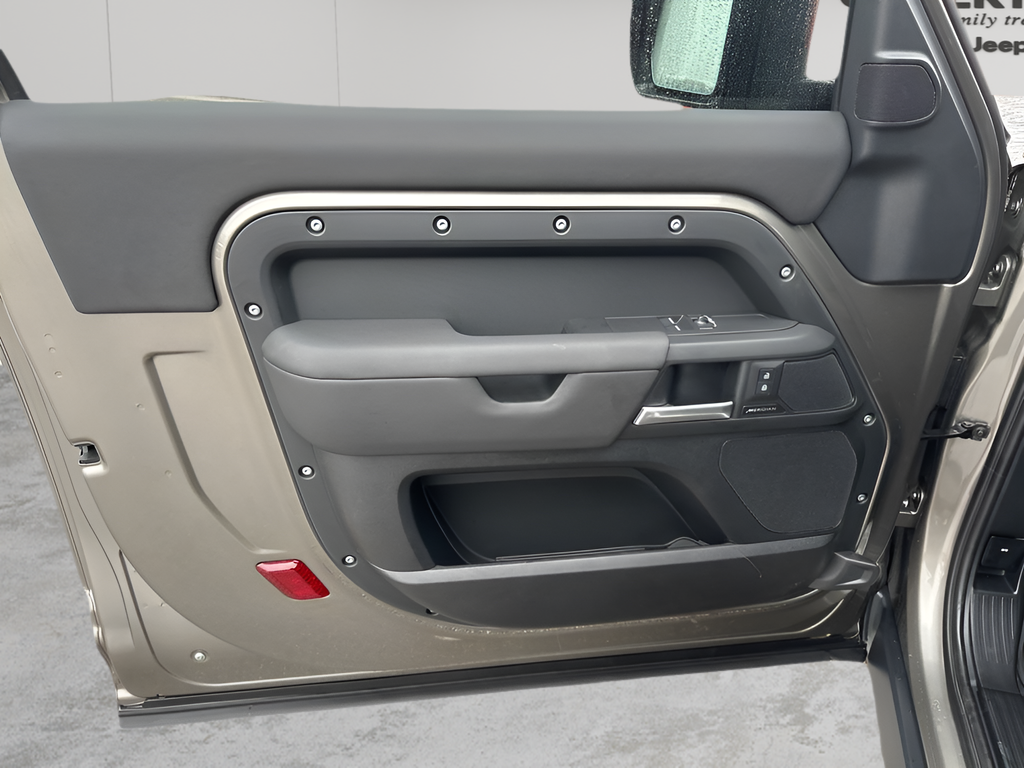 2025 Land Rover Defender 90 S