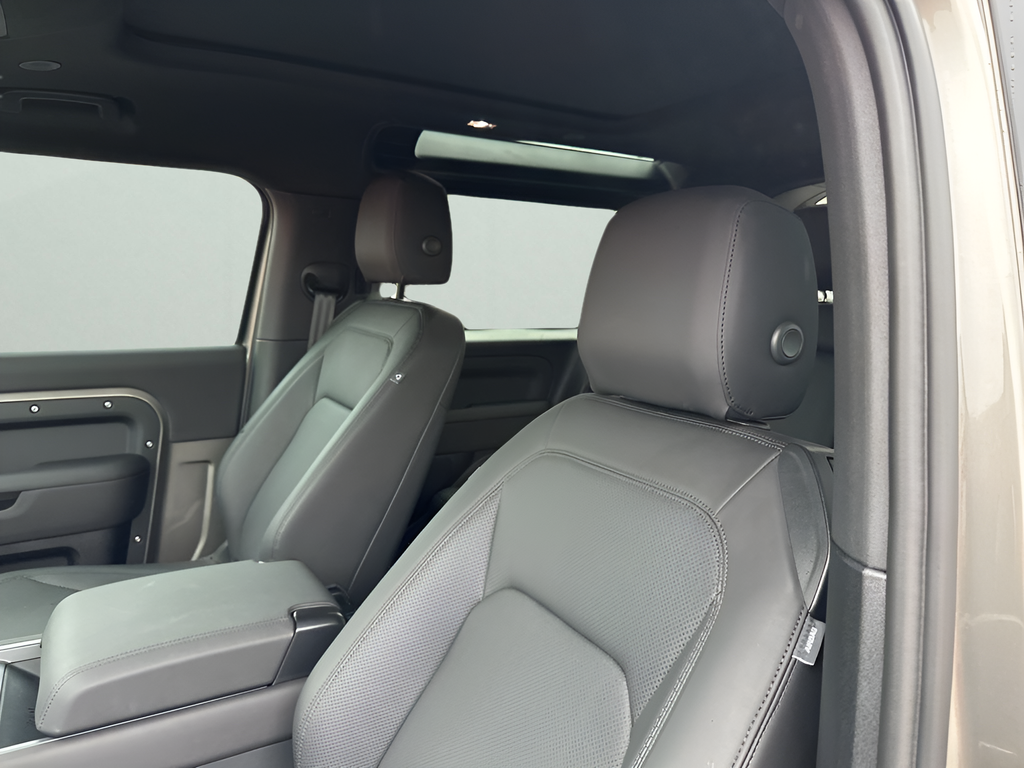 2025 Land Rover Defender 90 S