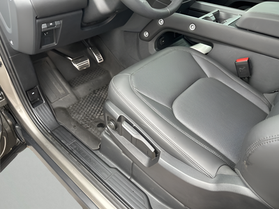 2025 Land Rover Defender 90 S