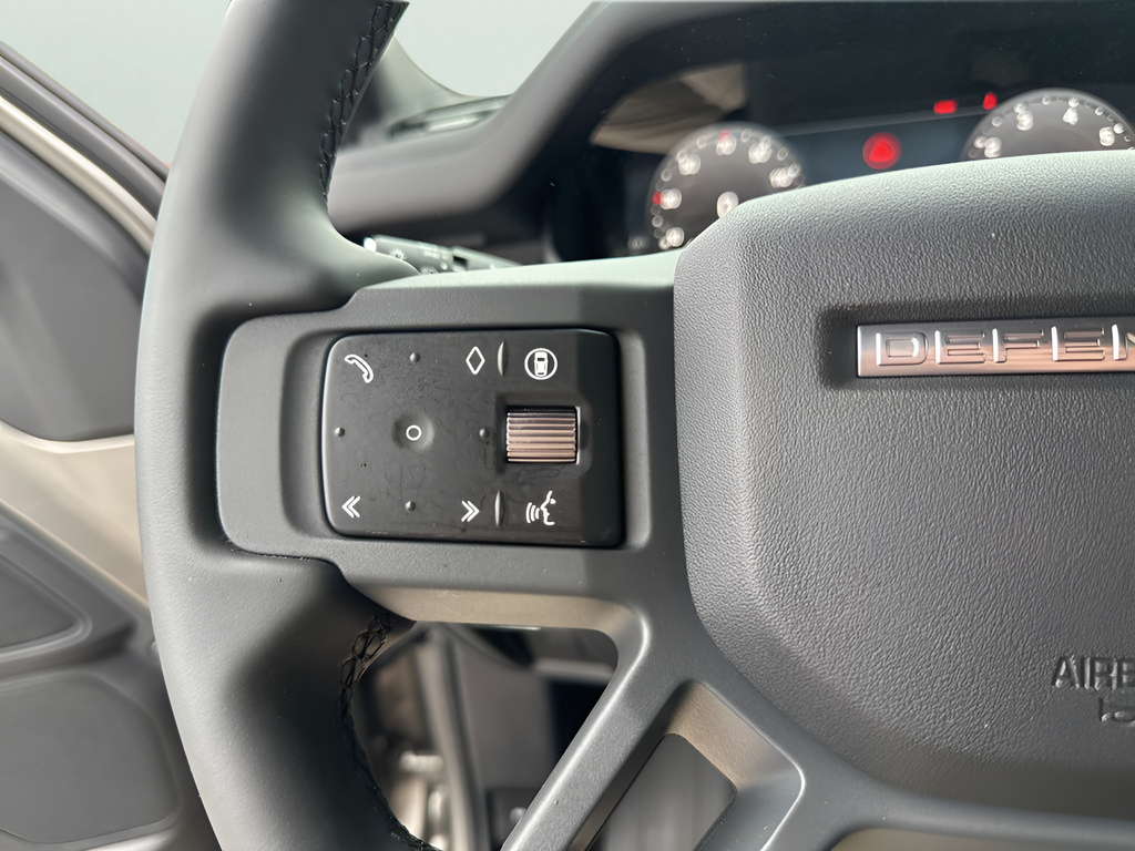 2025 Land Rover Defender 90 S