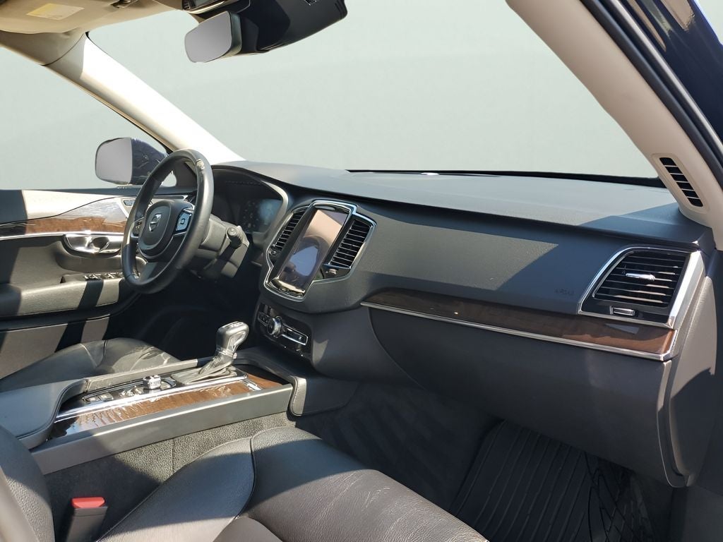 2017 Volvo XC90 T5 Momentum