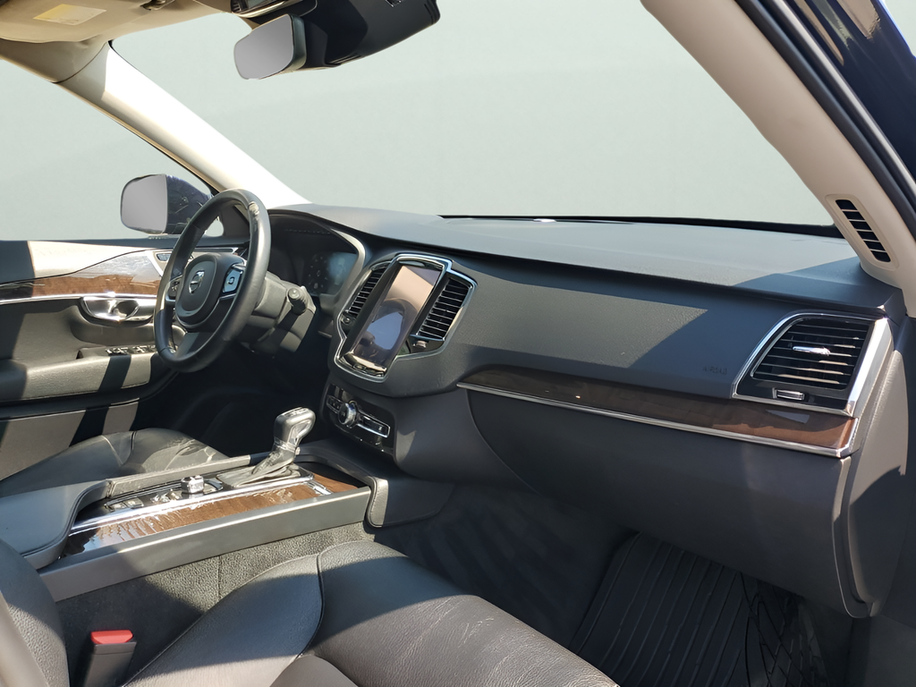 2017 Volvo XC90 T5 Momentum