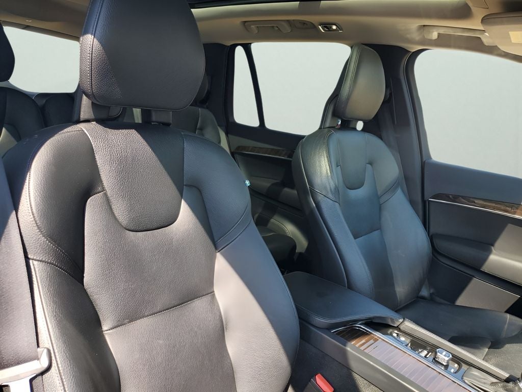 2017 Volvo XC90 T5 Momentum