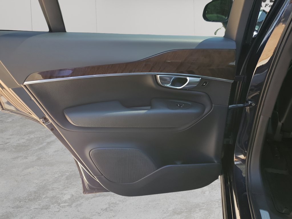 2017 Volvo XC90 T5 Momentum