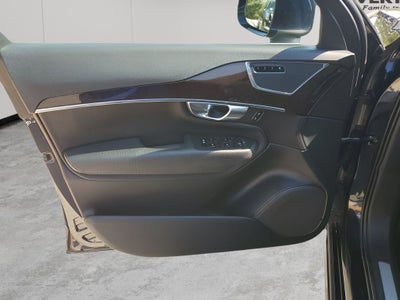 2017 Volvo XC90 T5 Momentum
