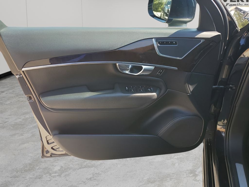 2017 Volvo XC90 T5 Momentum